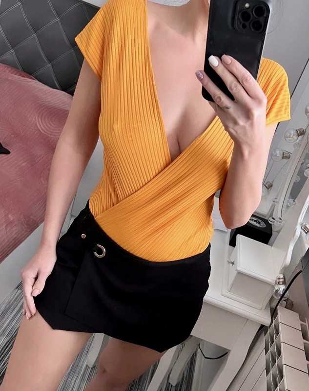 supruga sa skrivenim motivima