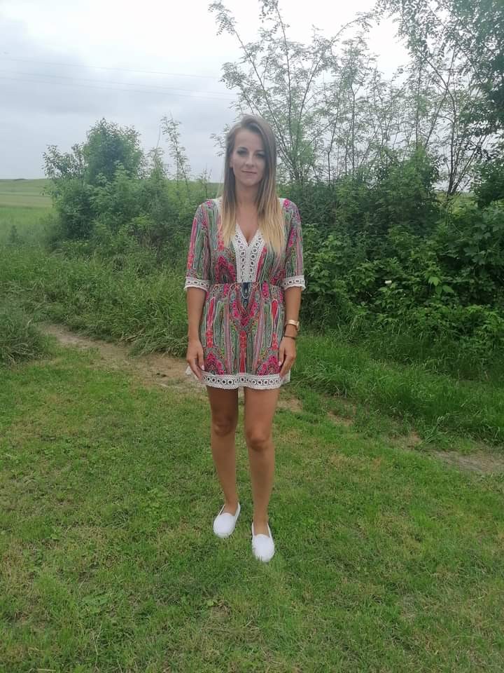 okružena prijateljima