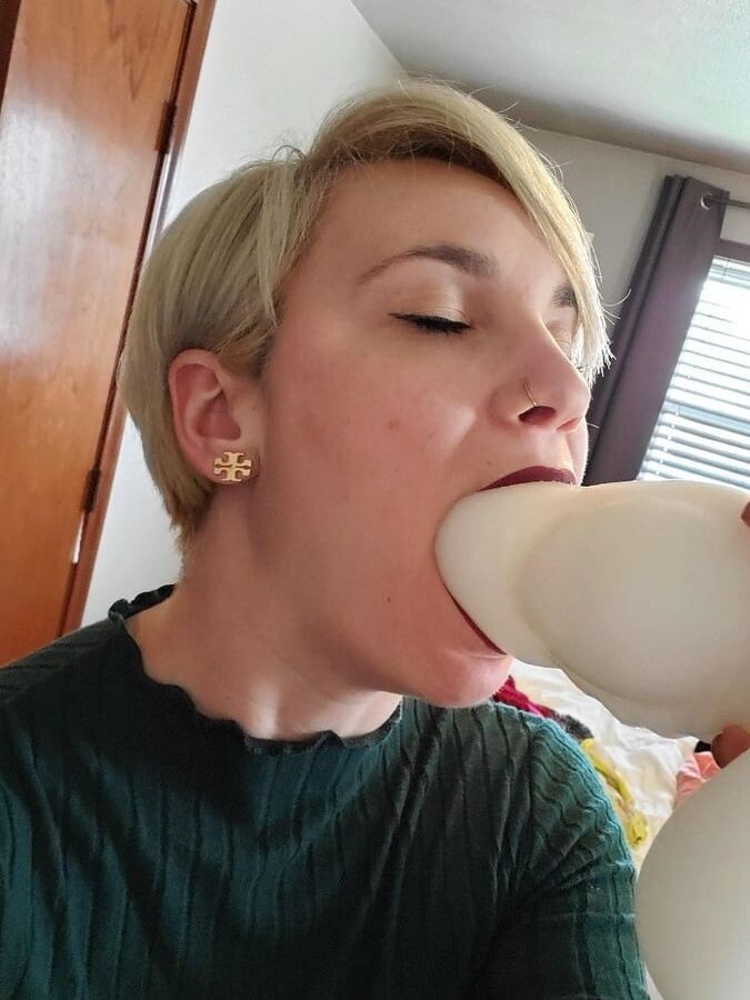 Kuja traži društvo – oralka seks