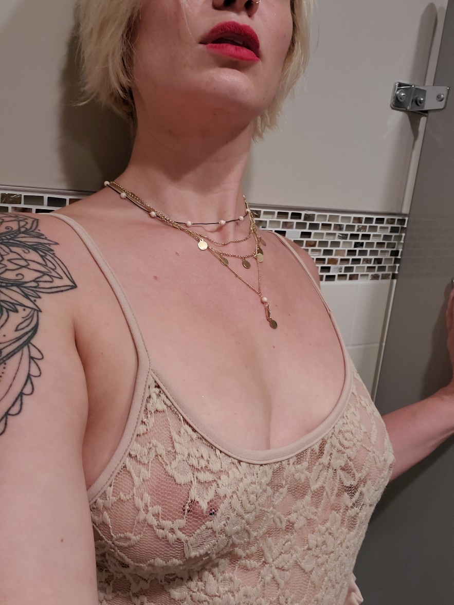 Kuja traži društvo – oralka seks