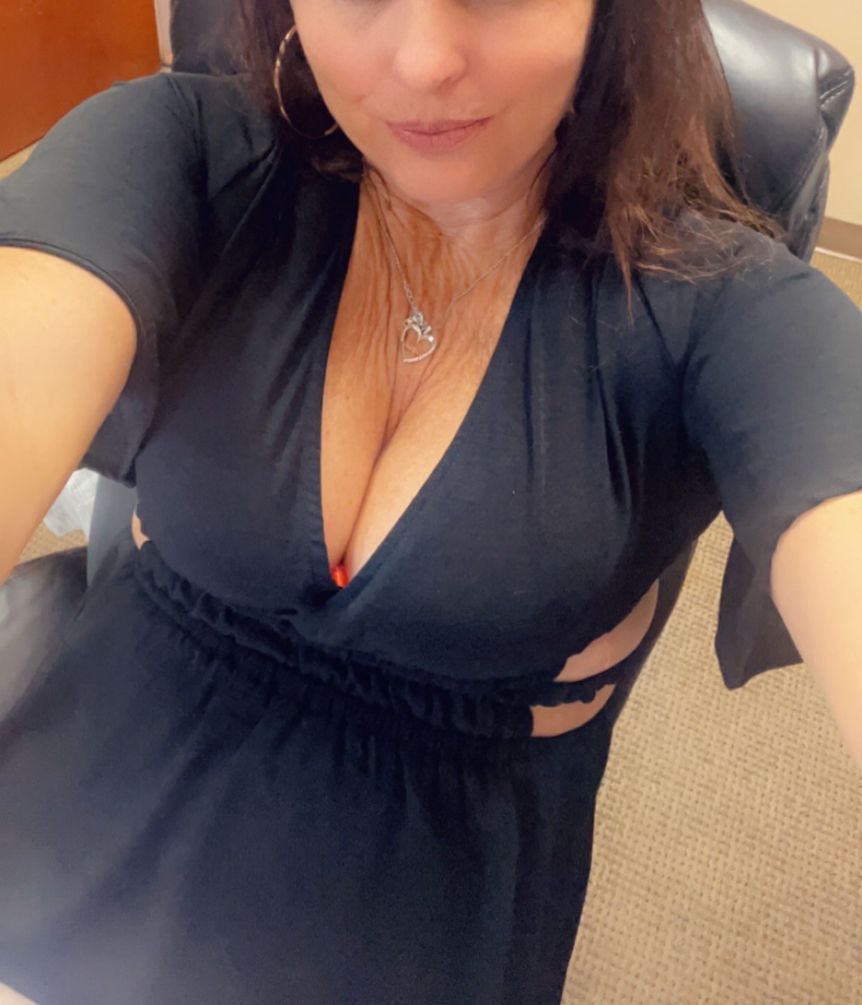 Poslovna dama, udana, ali znatiželjna